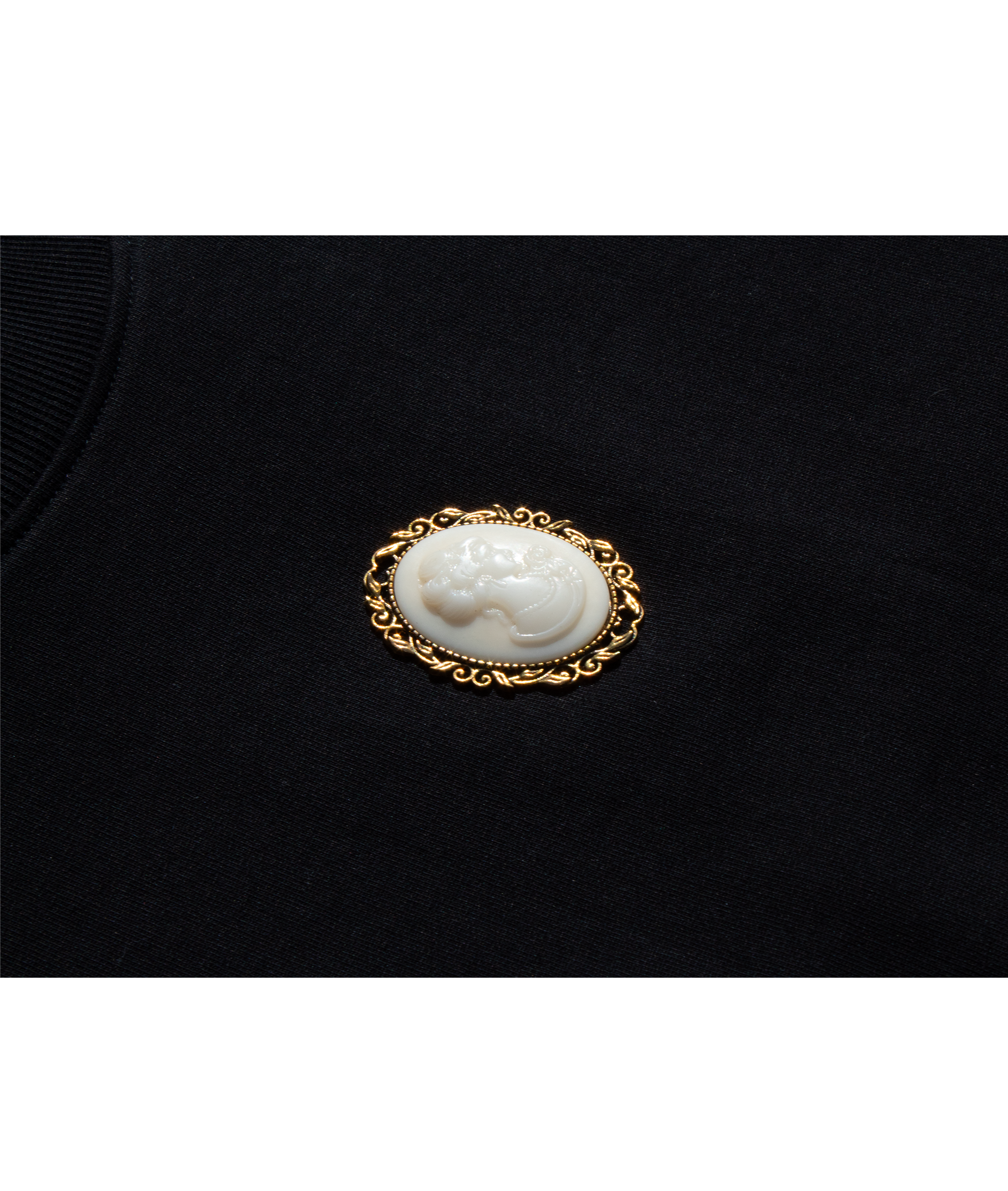 Cameo T-shirt in Onyx